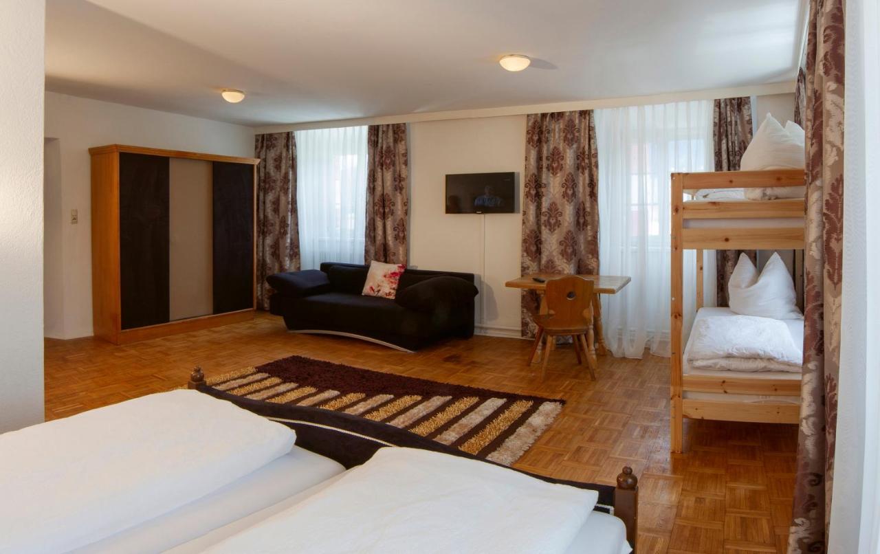 Zur Post Hotel *